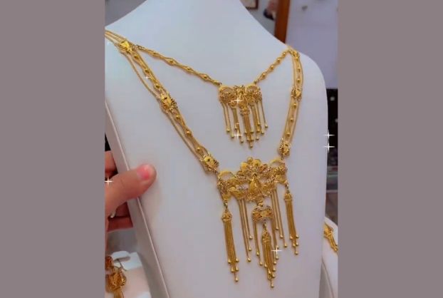 Latest gold necklace designs with price