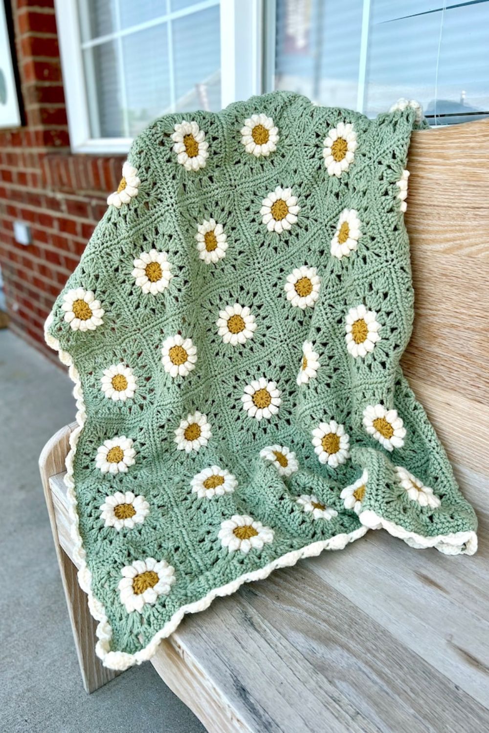Crochet Daisy Granny Square Blanket Pattern